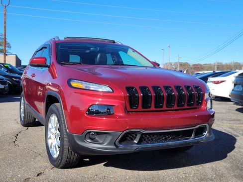 Used 2015 Jeep Cherokee Limited w/ Luxury Group image 8