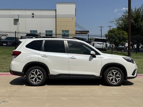 Used 2023 Subaru Forester Premium AWD/4WD image 3