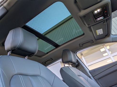 Used 2023 Audi Q4 e-tron Prestige image 22