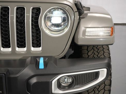 Used 2022 Jeep Wrangler Unlimited Sahara w/ Cold Weather Group AWD/4WD image 7