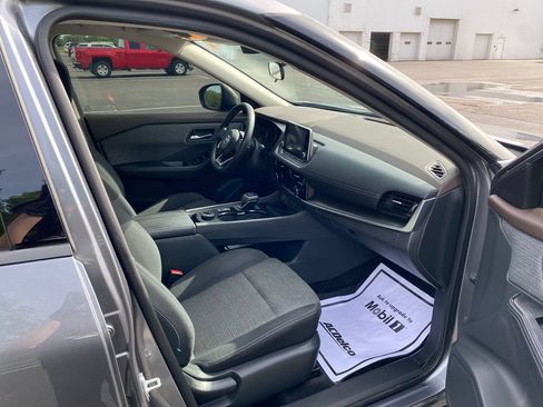 Used 2021 Nissan Rogue SV AWD/4WD image 12