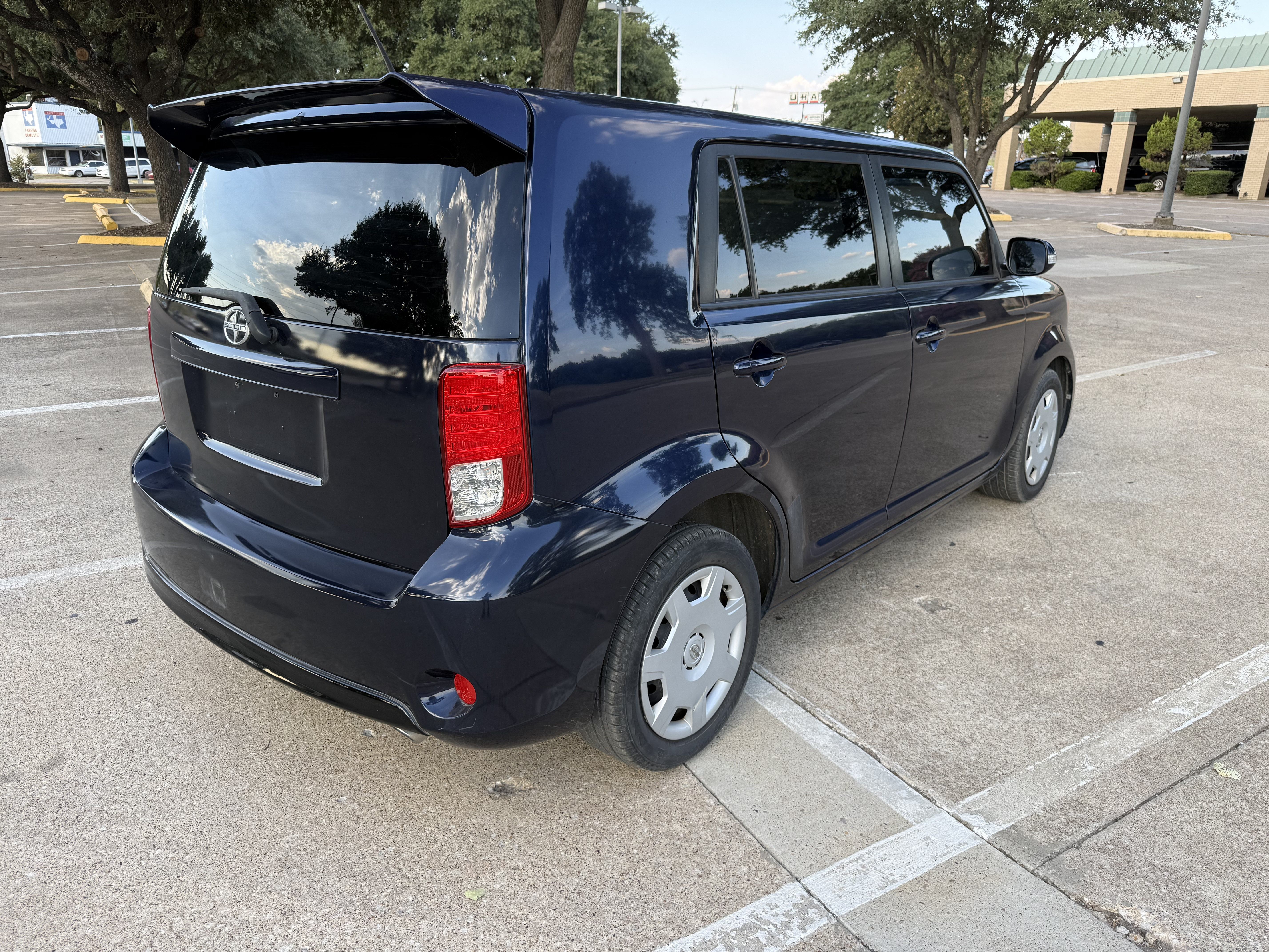 Used 2014 Scion xB FWD image 5