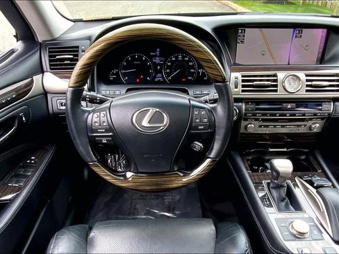 Used 2016 Lexus LS 460 AWD w/ Comfort Package image 6