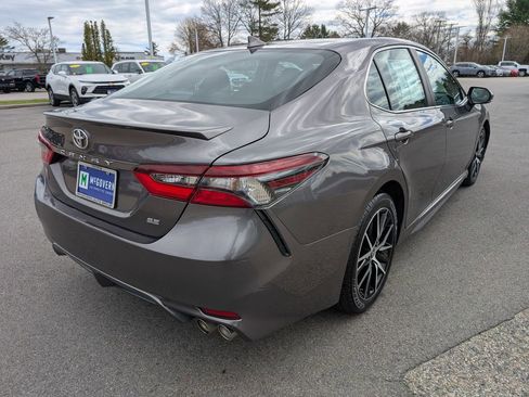 Used 2023 Toyota Camry SE FWD image 5