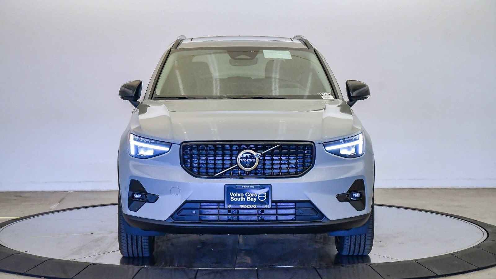 Certified 2026 Volvo XC40 B4 Plus w/ Climate Package FWD image 7