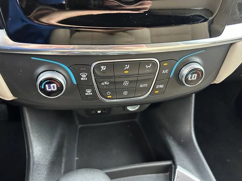 Used 2023 Chevrolet Traverse LS FWD image 30