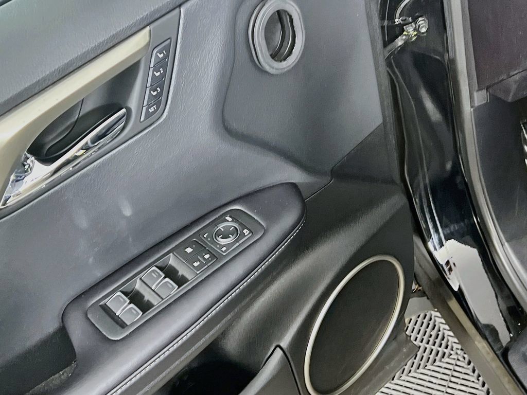 Used 2019 Lexus RX 450h AWD image 17