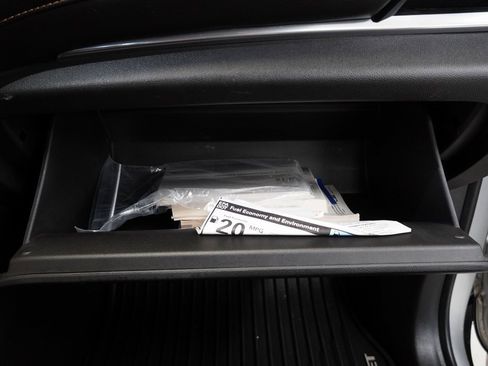 Used 2018 Chevrolet Traverse LT image 37