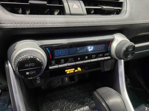 Used 2022 Toyota RAV4 LE image 16