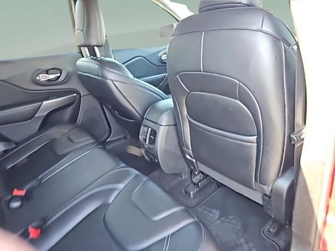 Used 2019 Jeep Cherokee Latitude Plus w/ Comfort/Convenience Group image 32