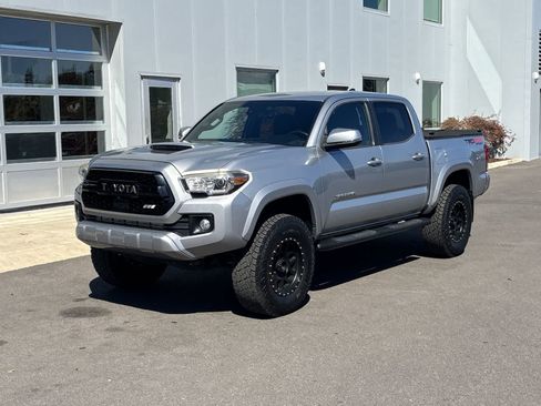 Used 2018 Toyota Tacoma TRD Sport w/ Technology Package AWD/4WD image 1