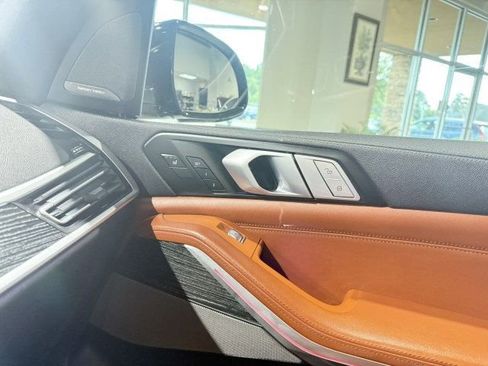 Used 2022 BMW X7 M50i image 21