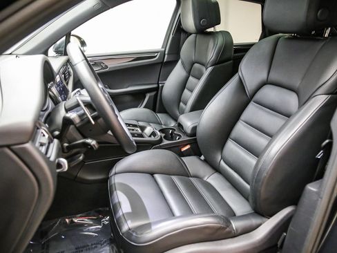 Certified 2026 Porsche Macan AWD/4WD image 5