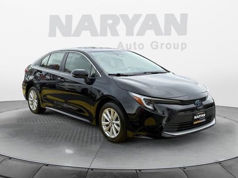 Used 2023 Toyota Corolla XLE image 1