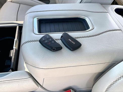 Used 2021 GMC Yukon XL Denali w/ Denali Ultimate Package image 10