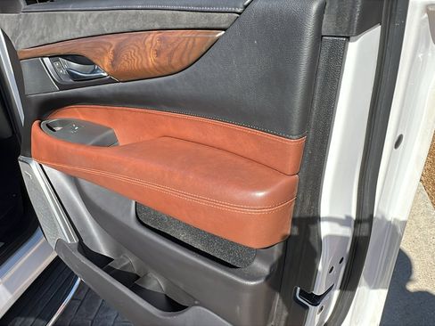 Used 2020 Cadillac Escalade Premium Luxury image 19