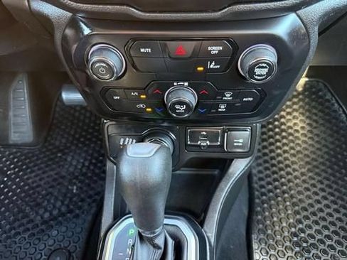 Used 2023 Jeep Renegade Altitude AWD/4WD image 17