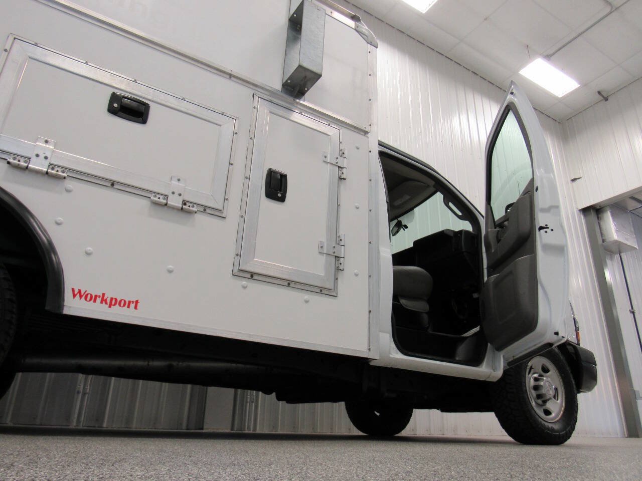Used 2020 Chevrolet Express 3500 w/ Power Convenience Package RWD image 36