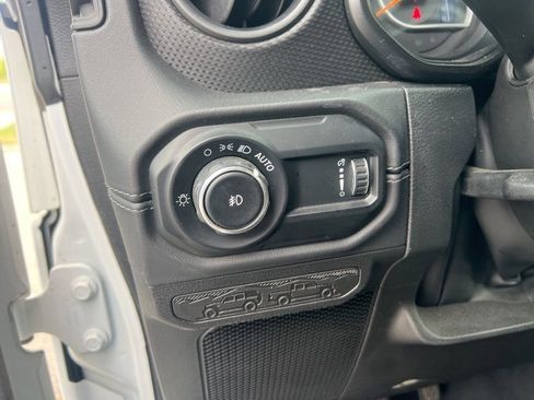 Used 2025 Jeep Wrangler Unlimited Rubicon image 24