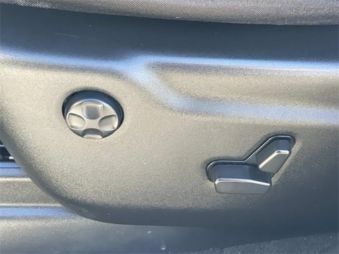 Used 2022 Jeep Grand Cherokee Laredo X image 20