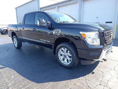 Used 2024 Nissan Titan SV w/ SV Convenience Package image 7