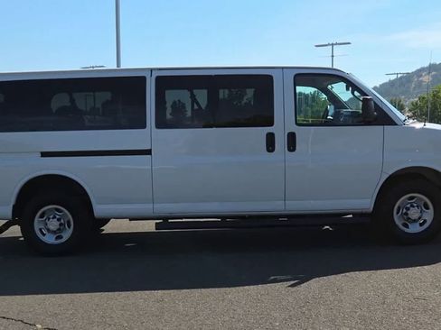Used 2023 Chevrolet Express 3500 LT w/ LT Preferred Equipment Group RWD image 9