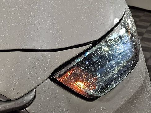 Used 2021 Toyota Highlander XLE AWD/4WD image 12