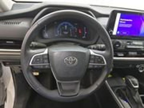 Used 2024 Toyota Grand Highlander XLE FWD image 8