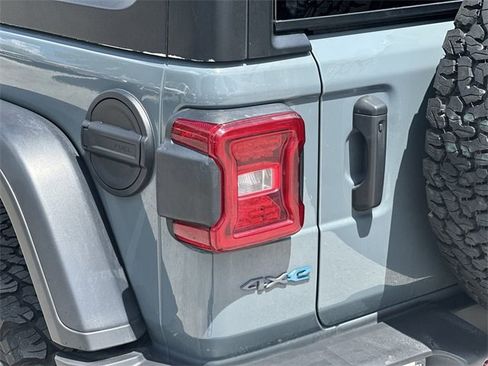 Used 2024 Jeep Wrangler Unlimited Rubicon 4xe image 7