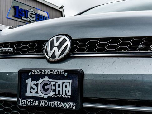 Used 2017 Volkswagen Golf S image 11