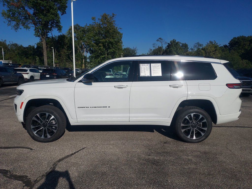 Used 2023 Jeep Grand Cherokee L Overland w/ Luxury Tech Group IV AWD/4WD image 25