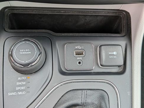 Used 2022 Jeep Cherokee Latitude Lux AWD/4WD image 31