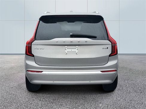 Certified 2025 Volvo XC90 B6 Plus image 5