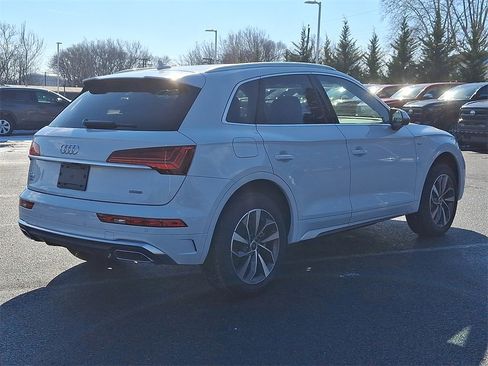 Used 2023 Audi Q5 2.0T Premium w/ Convenience Package image 4