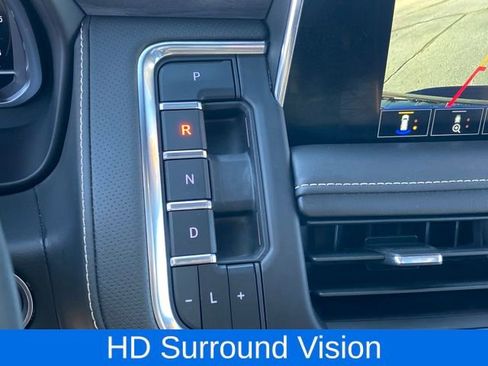 Used 2023 GMC Yukon SLT w/ SLT Premium Package image 14