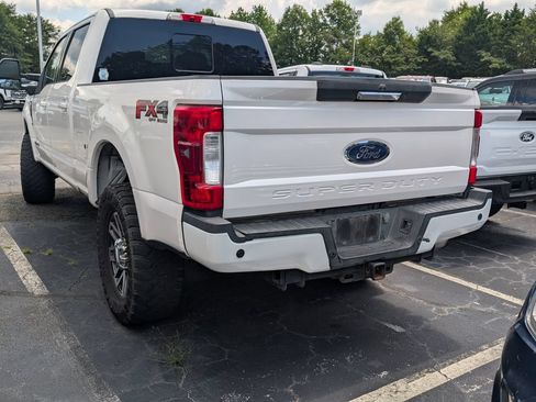 Used 2017 Ford F250 Lariat w/ Lariat Value Package AWD/4WD image 6