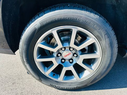 Used 2015 GMC Yukon XL Denali w/ Premium Package image 11