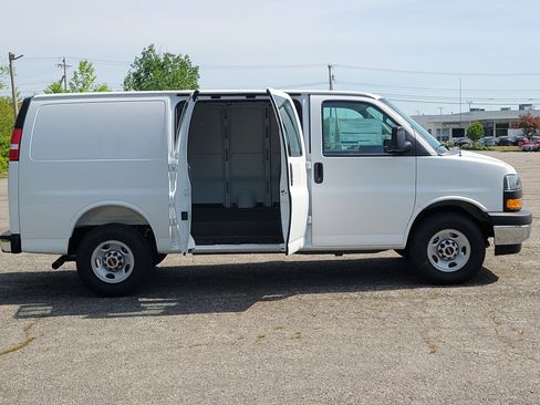 New 2026 GMC Savana 2500 w/ Driver Convenience Package RWD image 26