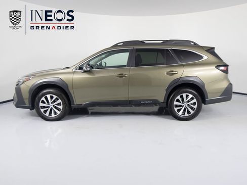Used 2025 Subaru Outback Premium AWD/4WD image 8