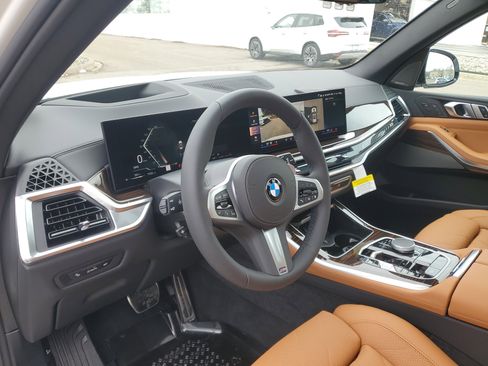 New 2026 BMW X5 xDrive40i w/ M Sport Package AWD/4WD image 10