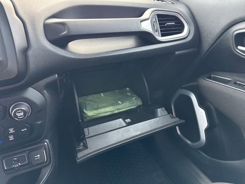 Used 2019 Jeep Renegade Latitude image 20