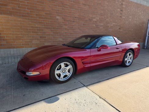 Used 1999 Chevrolet Corvette Coupe w/ Memory Pkg RWD image 3
