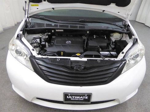 Used 2016 Toyota Sienna L image 30
