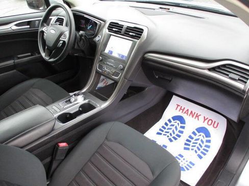 Used 2020 Ford Fusion SE image 32