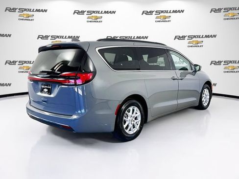 Used 2022 Chrysler Pacifica Touring-L FWD image 7