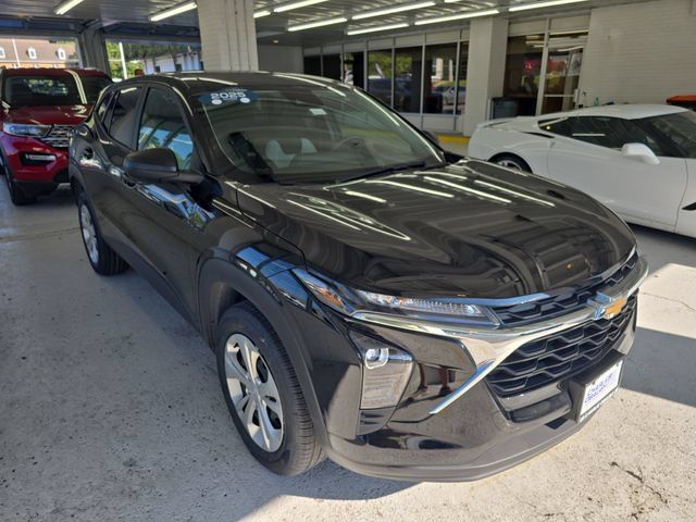 Used 2025 Chevrolet Trax LS FWD image 7