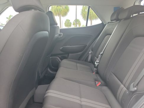 Used 2021 Hyundai Venue SEL FWD image 13