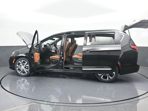 New 2026 Chrysler Pacifica Pinnacle image 74