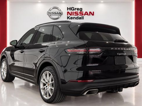 Used 2019 Porsche Cayenne w/ Premium Plus Package AWD/4WD image 2