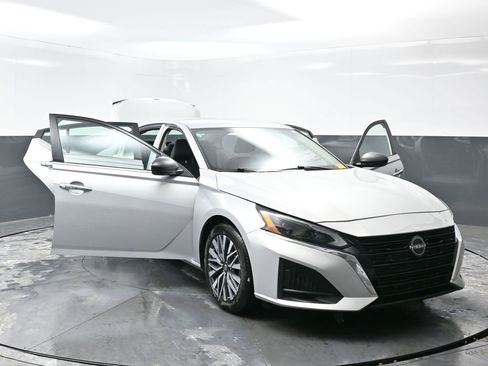Used 2024 Nissan Altima 2.5 SV FWD image 51
